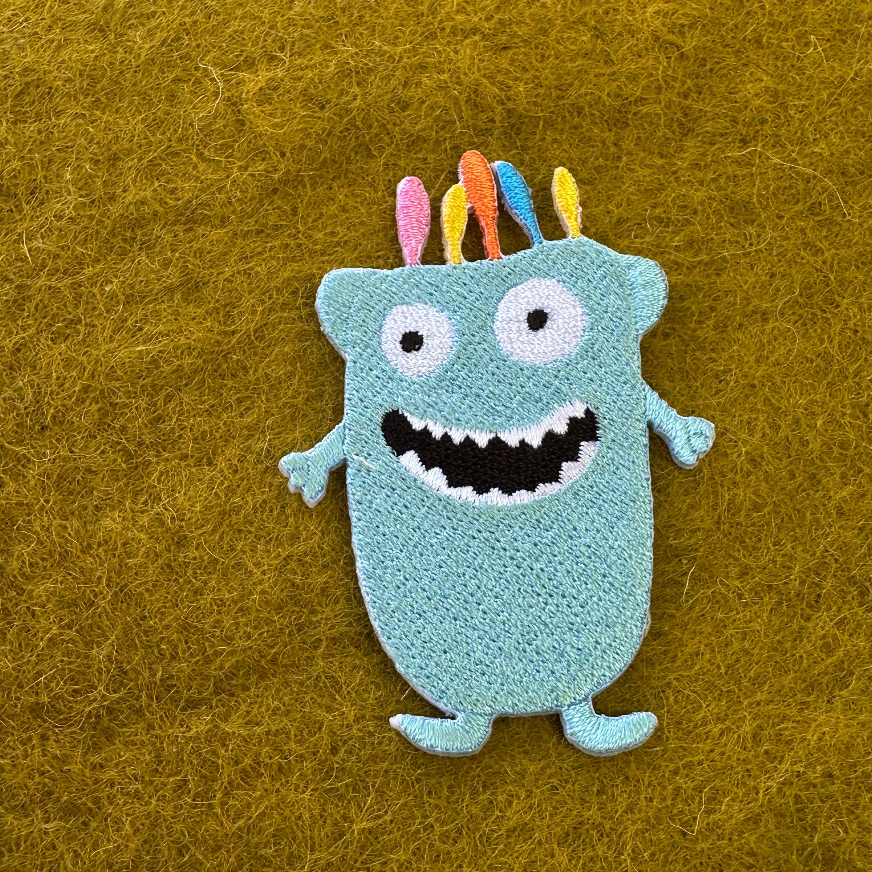 Dotori Dotori - Vente Broches - PIN - Monstre - Peigne Arc-en-ciel2