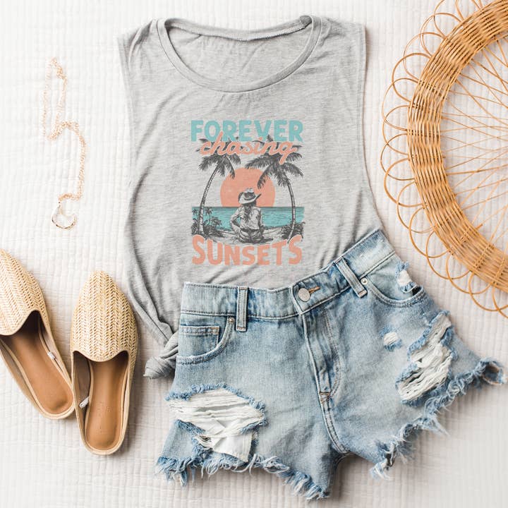 Débardeur Muscle "Forever Chasing Sunsets" pour la vente par Trendznmore - Modern Graphic Apparel