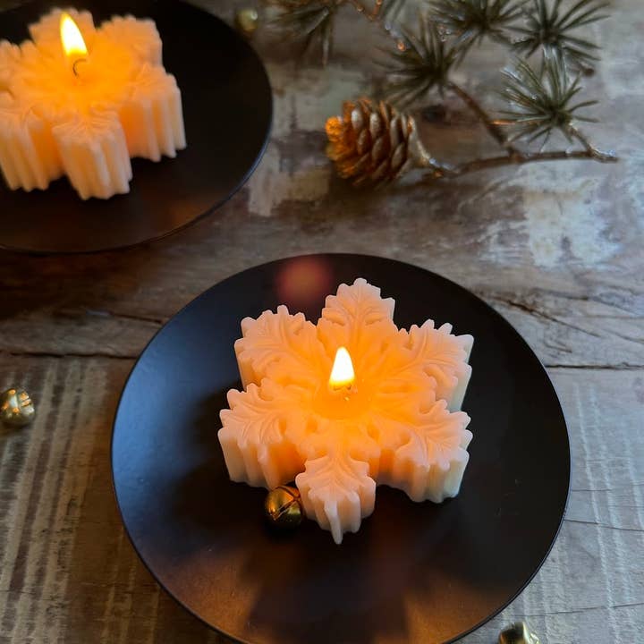 Snowflake Candle, Christmas Candle, Holiday Candle, Gift for wholesale by Dolce Cuore Candles