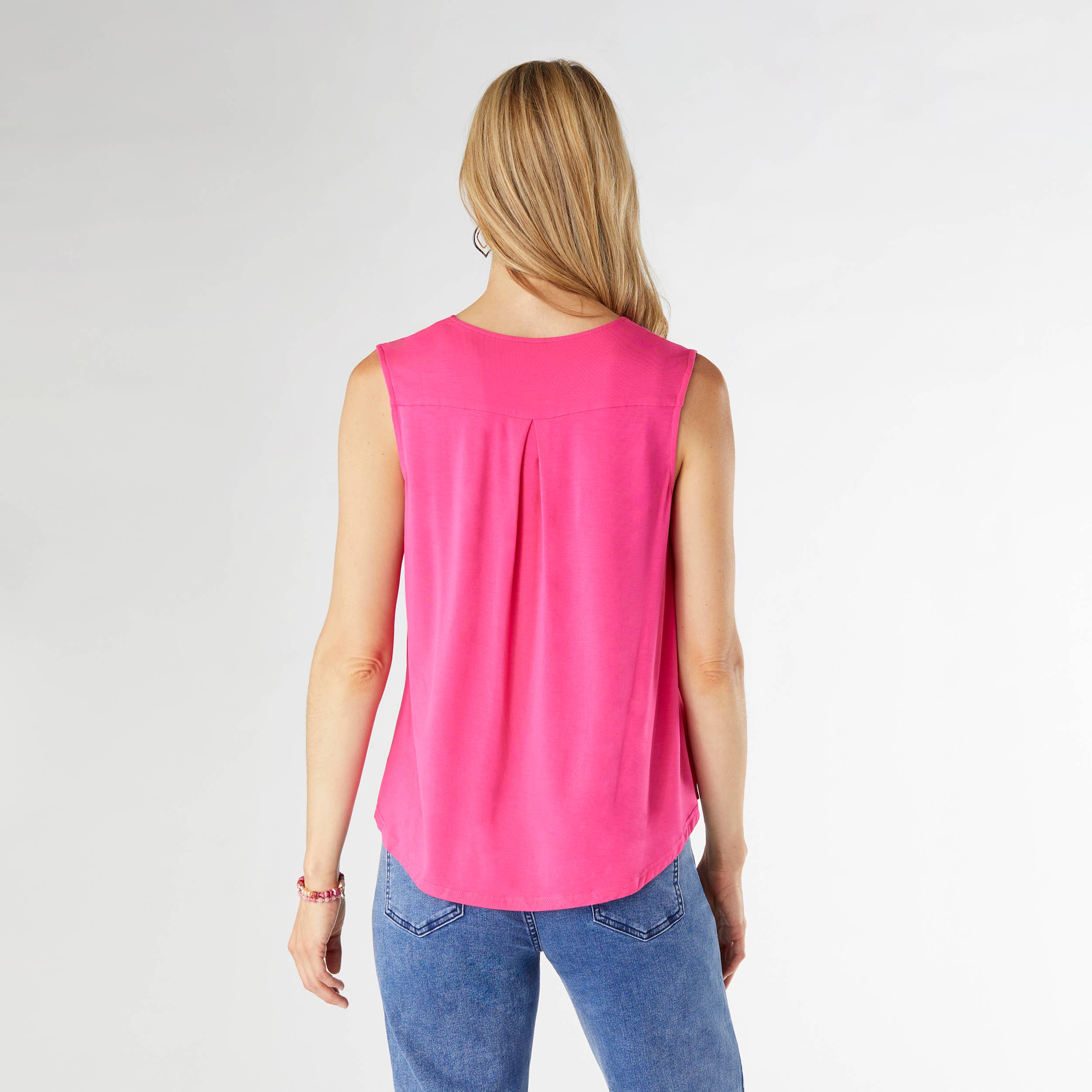 COCO + CARMEN - Wholesale Tank Top - Women's - Erin Pleat Back V-Neck Tank14
