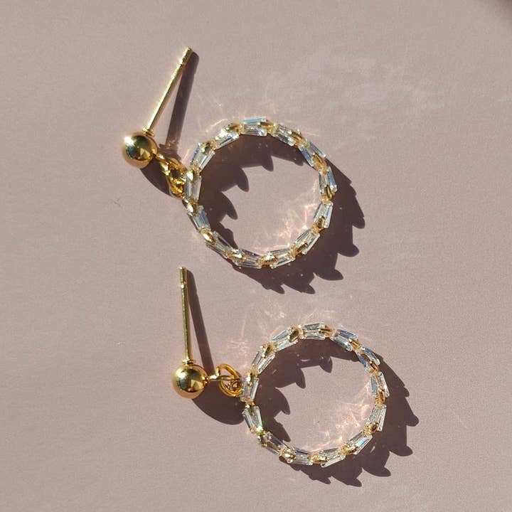 Brudeøreringe, Cubic Zirconia Circle Dingle Øreringe for engroshandel hos Alma Libre Jewelry