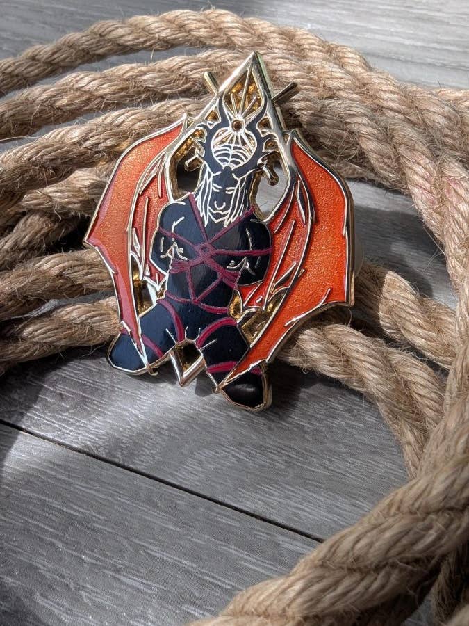 Indsendelse Shibari emaljepin, rebmærkat badge for engroshandel hos Geek and Artsy