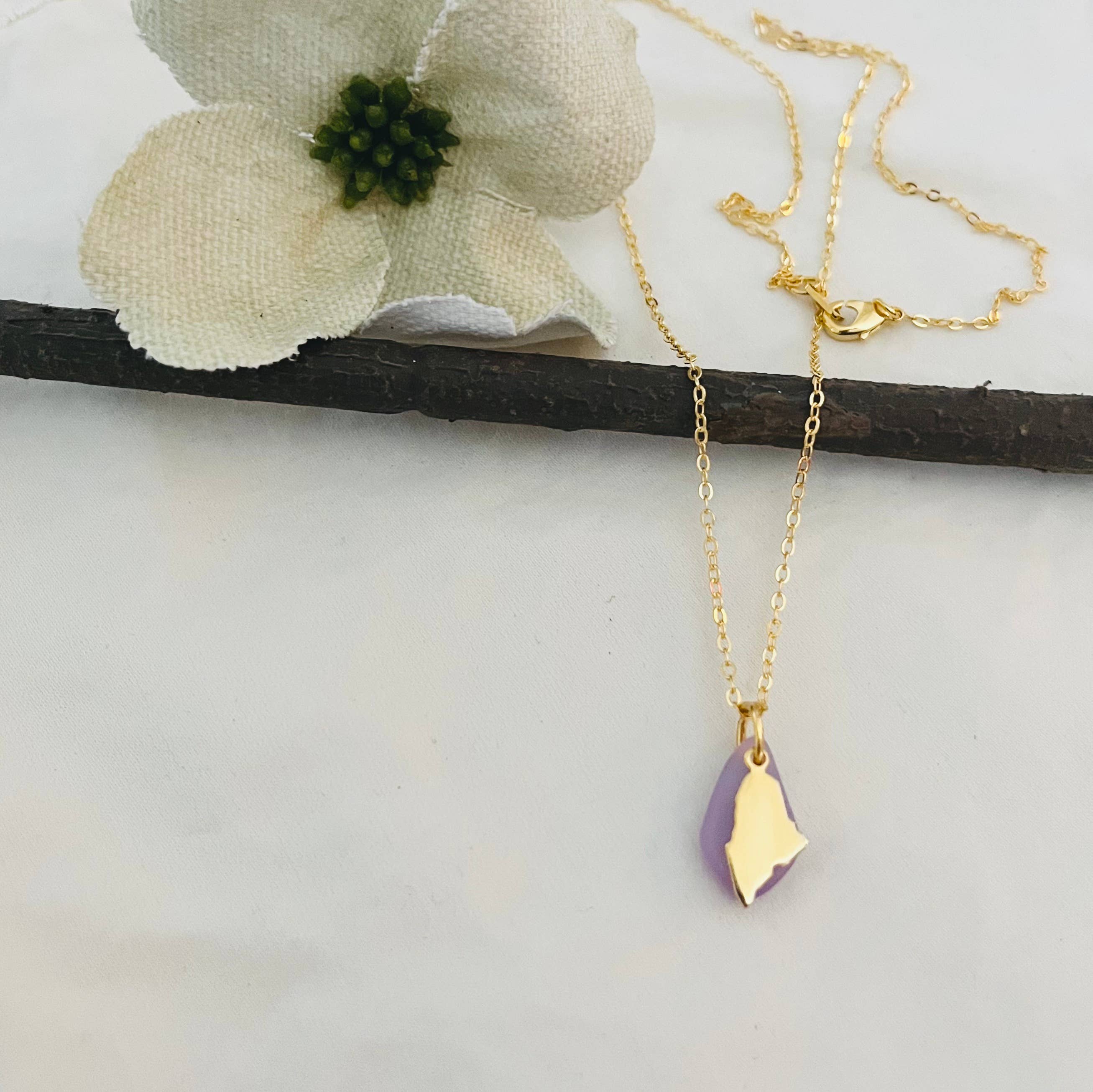 Liv Free Designs - Vente Colliers à pendentif - Collier en verre doré de la mer du Maine3