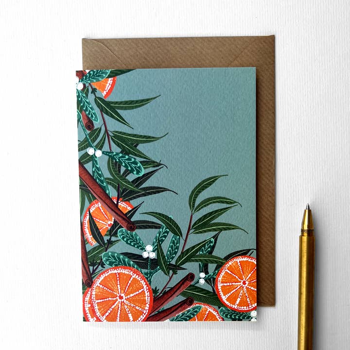 Biglietto natalizio con spezie, arance e cannella per la vendita all'ingrosso da parte di Katie Clement Illustration