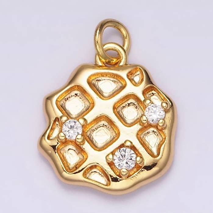 Pendentif rond abstrait gaufré en rhombus CZ clair rempli d'or 18K | N1686 pour la vente par Aim Eternal