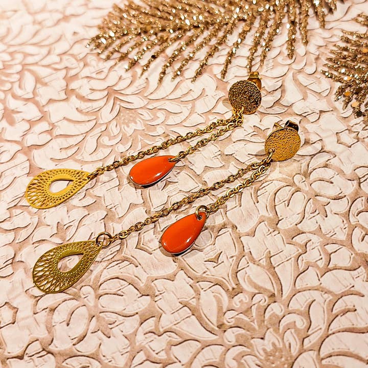 Boucles sequins goutte chaines pour la vente par Lydée Déco