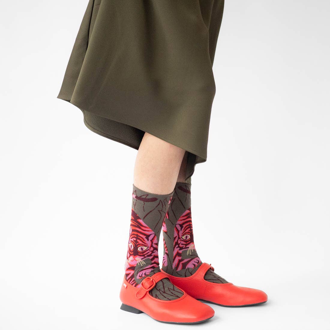 Bonne Maison - Wholesale Sokken - Uniseks - Khaki sokken met tijgerprint1