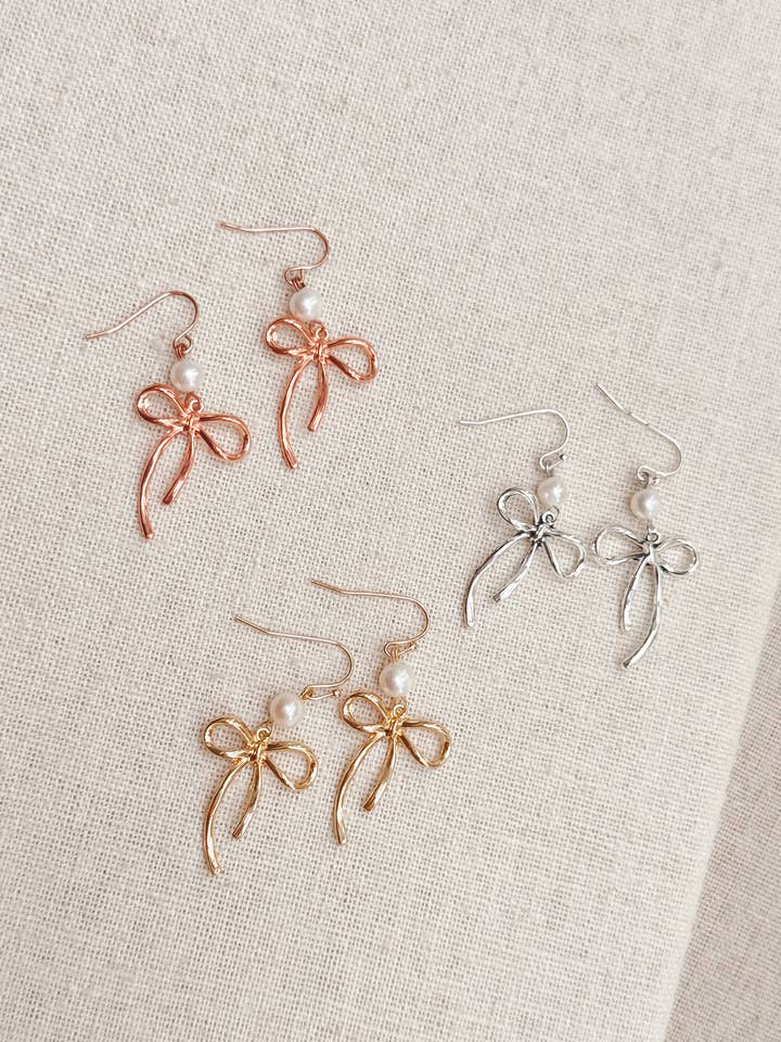 Boucles d'oreilles pendantes avec perles en forme d'arc – Or, Or rose & Argent pour la vente par Gracie Rose Designs