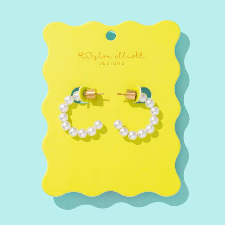 Orecchini a cerchio Olivia Pearl - Min. 2 (E-28) per la vendita all'ingrosso da parte di Taylor Elliott Designs