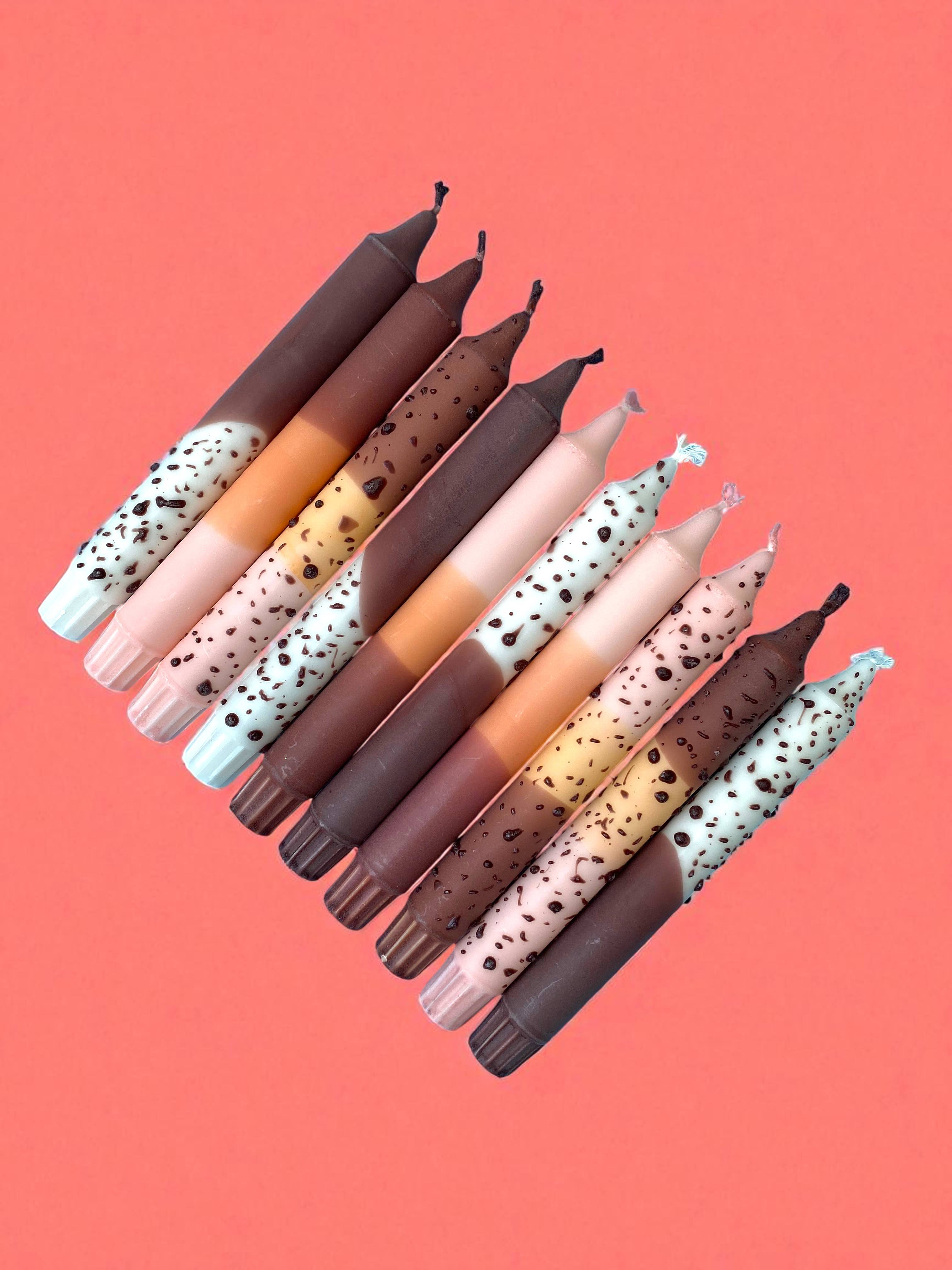 Kupkup HB. - Fi Design Studio Co. – vela pilar por atacado – Brilho Alegre | Vela Tapper Outono em Nova Iorque | 2,3x20 cm9