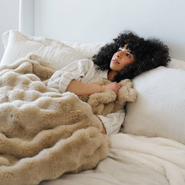 Saranoni - Wholesale Throw Blanket - PLUSH FAUX FUR THROW BLANKETS5