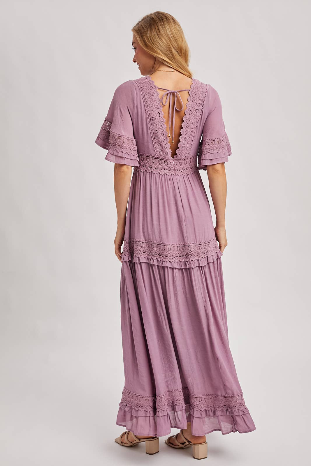 Bluivy – Großhandel Kleid – Damen – Maxikleid mit V-Ausschnitt und Spitzenbesatz23