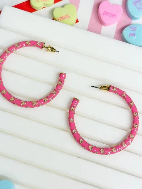 Stora hjärt-mönstrade emalj Hoop-örhängen för wholesale av Prep Obsessed Wholesale