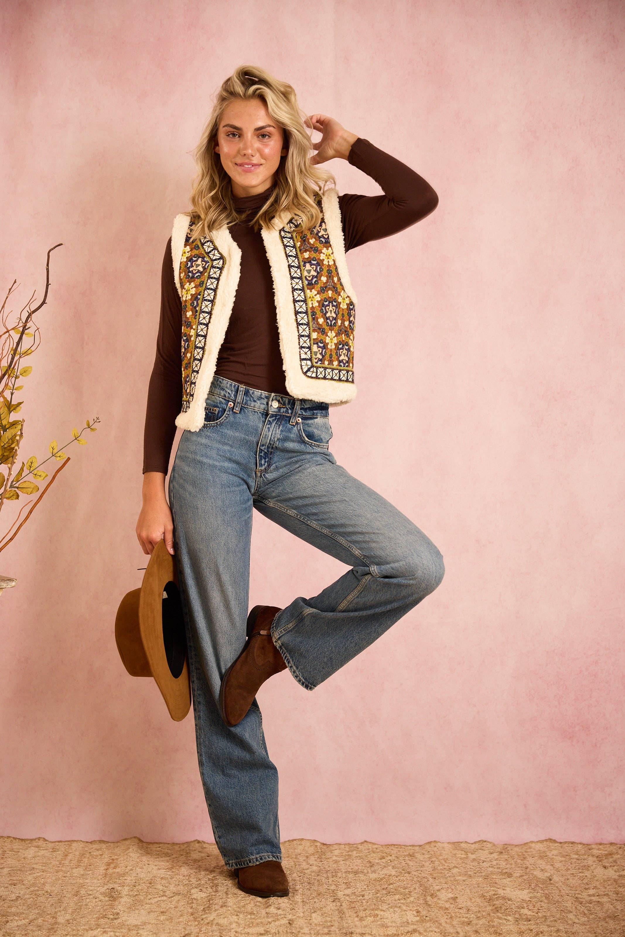 Brooks Avenue - Wholesale Outerwear Vest - Women's - The Willow Sherpa Reversible Vest - Chestnut Swirl0