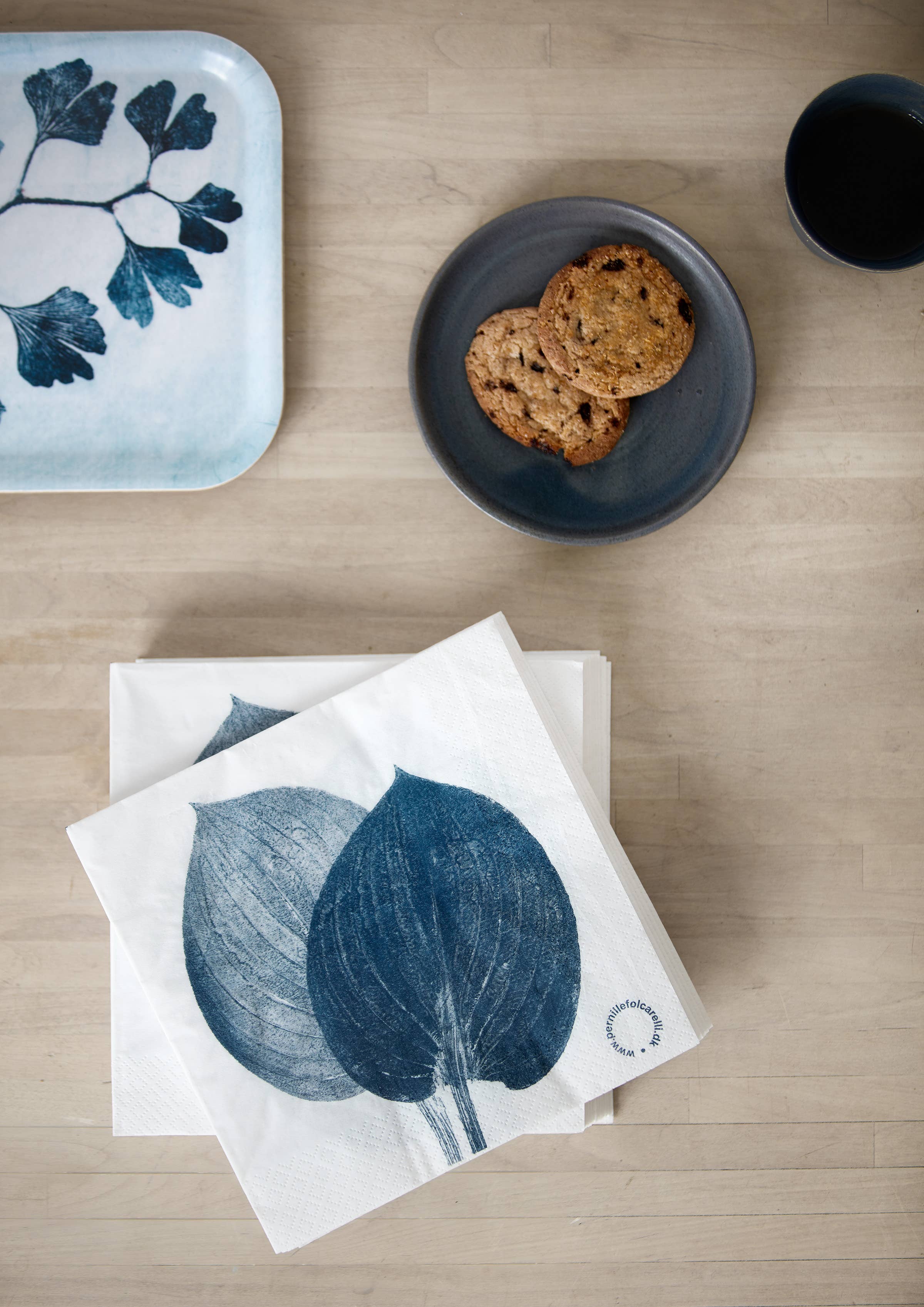 PERNILLE FOLCARELLI – wholesale Engångsservett – Middagservetter - Hosta blå2