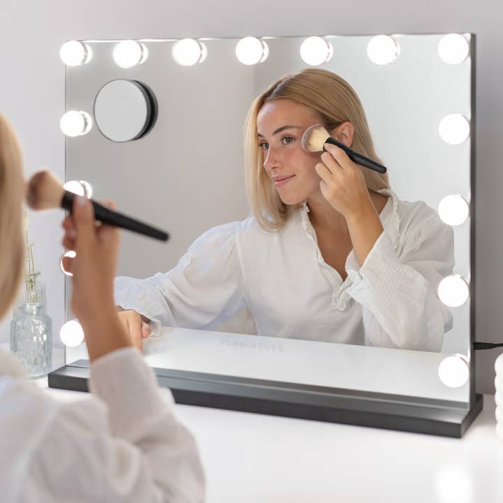 Flamingueo - Wholesale Vanity Mirror - Mirror with 15 Hollywood LED lights and three light modes
