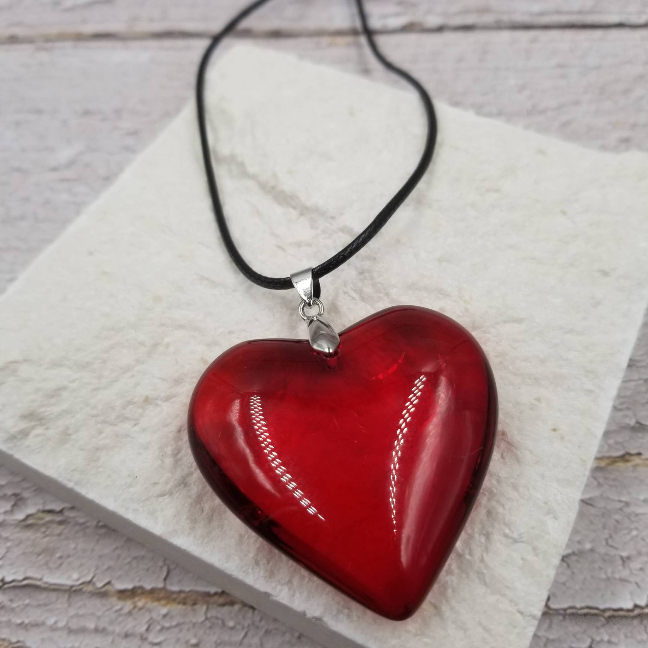 Treasure Wholesale - Wholesale Pendant/Charm Necklace - Large Glass Heart Valentine & Mother's Day Necklace0