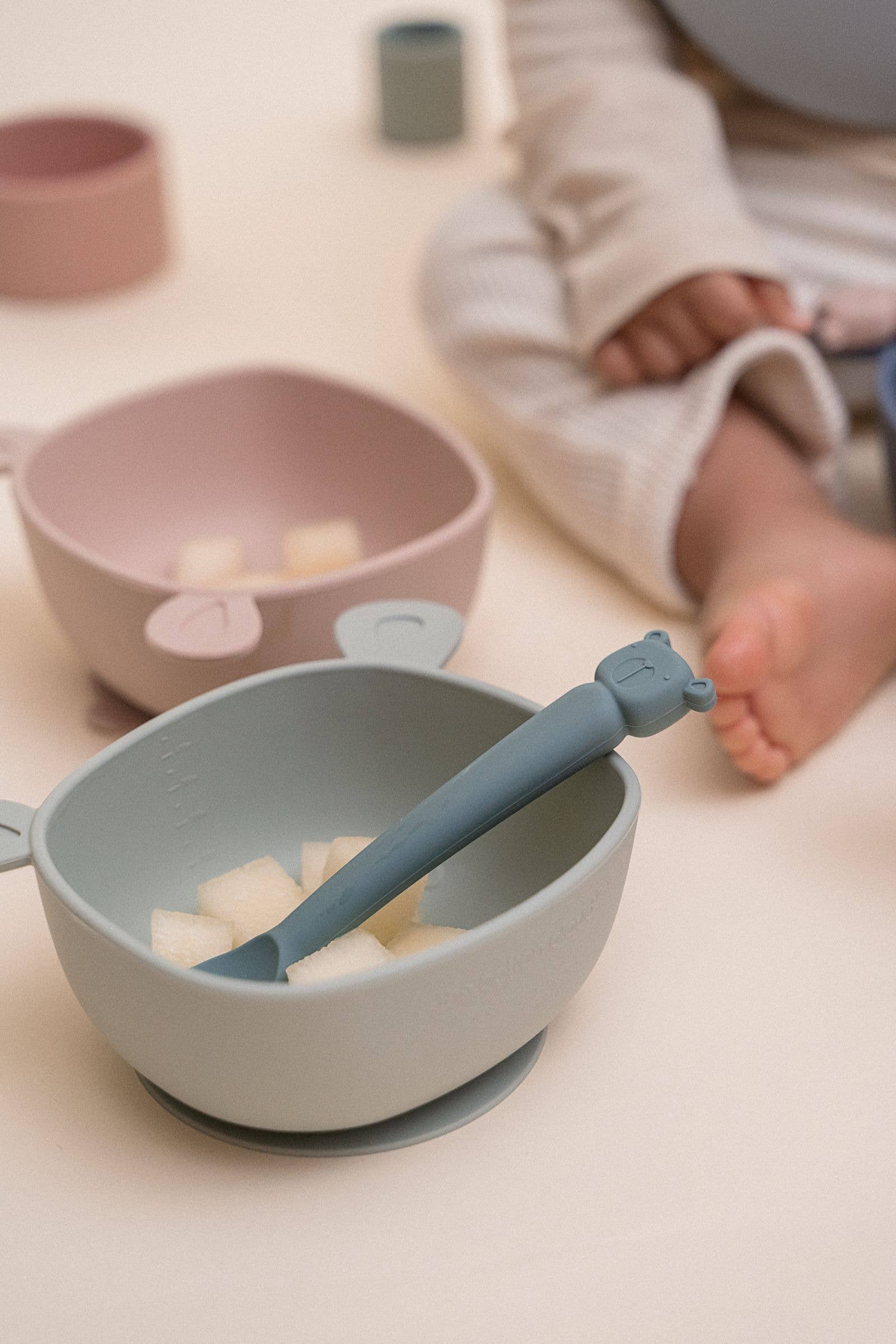 the cotton cloud – wholesale Skål - Barn och baby – Silikonskål Lili med sugpropp3
