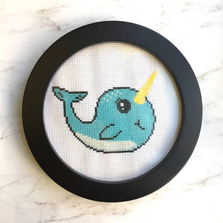 Narwhal tælles korssting DIY KIT for engroshandel hos Spot Colors