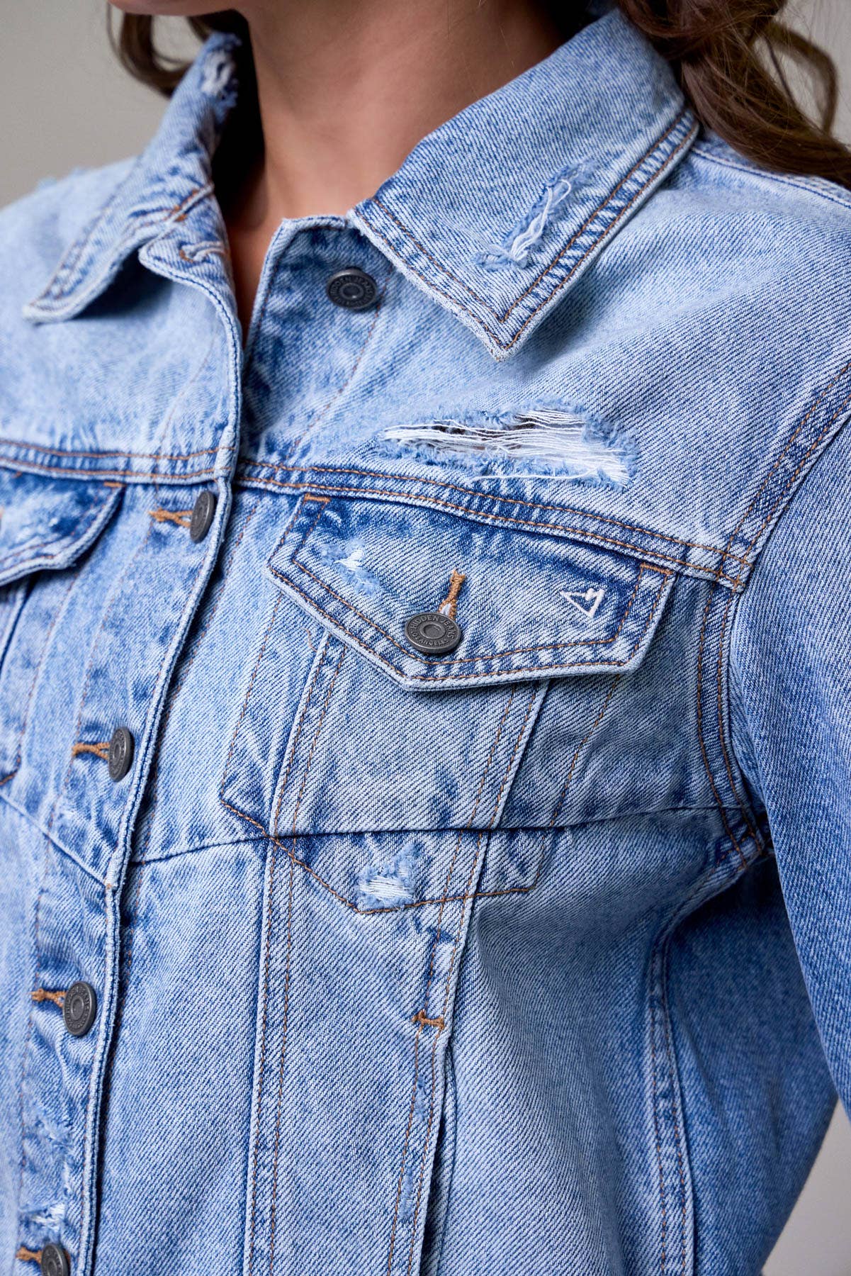 Hidden Jeans - Wholesale Denim Jacket - Women's - Light Wash Fitted Trucker Jacket3