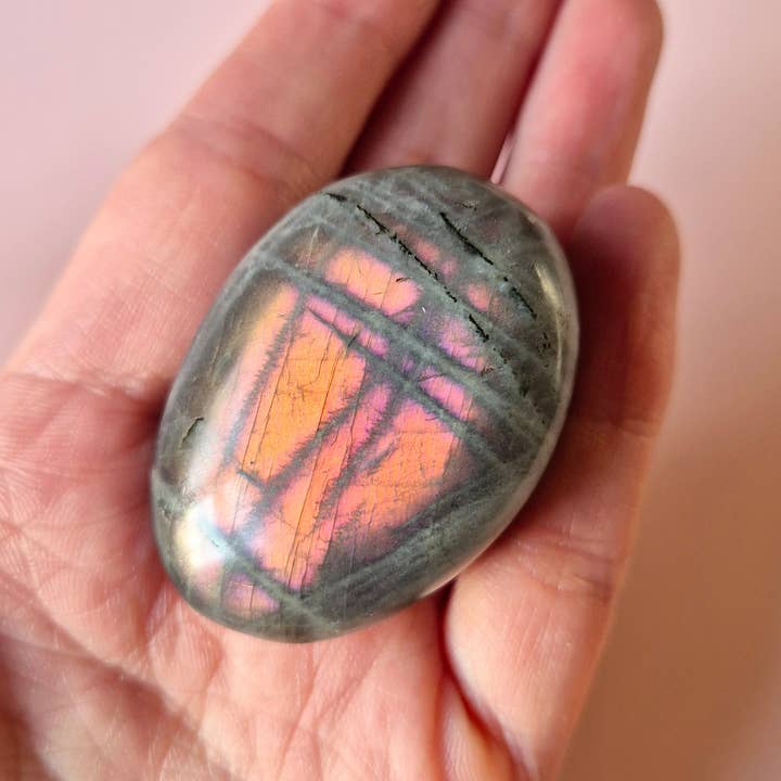Moonlight Gemstones - Wholesale Spiritual Stone/Crystal - Gemstone Super Flashy Purple Labradorite Palm Stone Hand Stone worry stone2