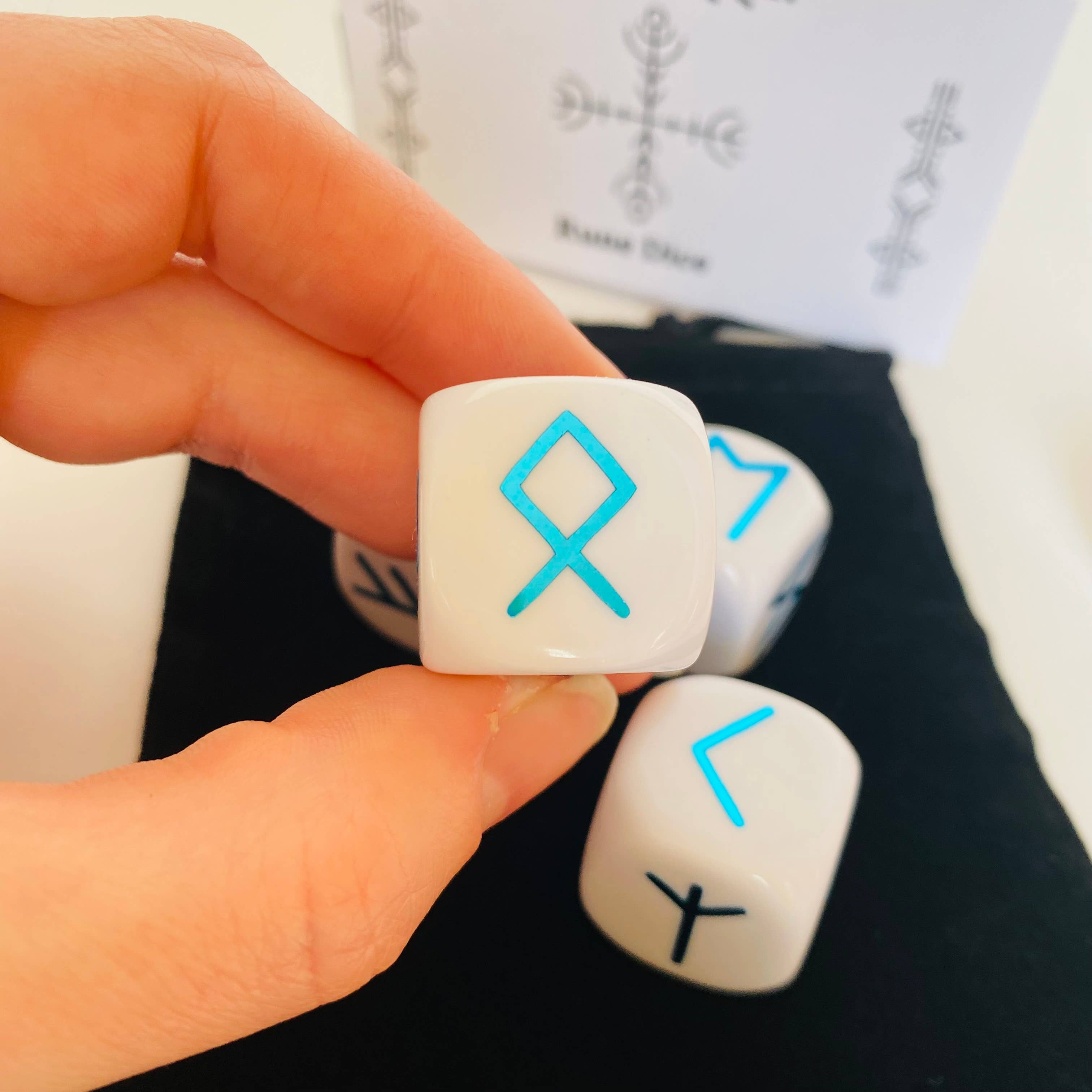 Sacred Moon&Stars – wholesale Dice – Divination Dice Runes4