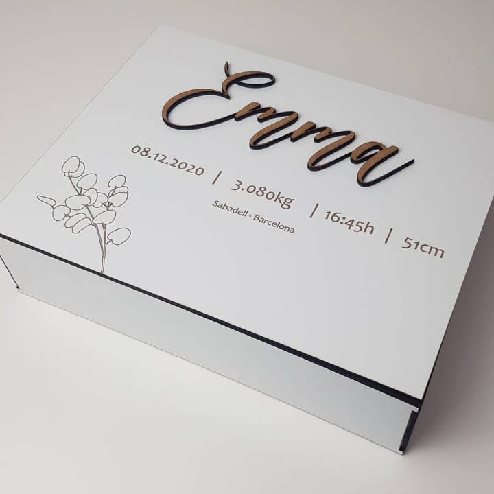 Boîte à souvenirs pour la vente par Estrellita Studio