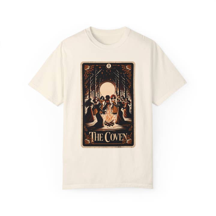 Goth Cloth Co. – Engroshandel Grafisk t-shirt - Unisex – Den Bekvemme Coven Tarotkort T-shirt