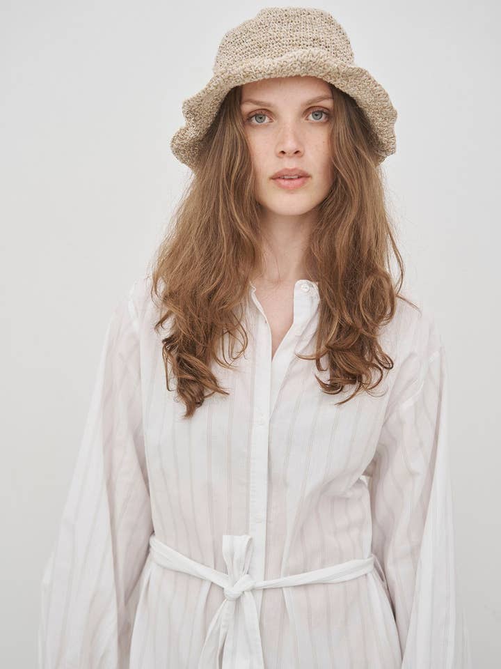 Chapeau de soleil en chanvre respirant et durable pour la vente par CARE BY ME