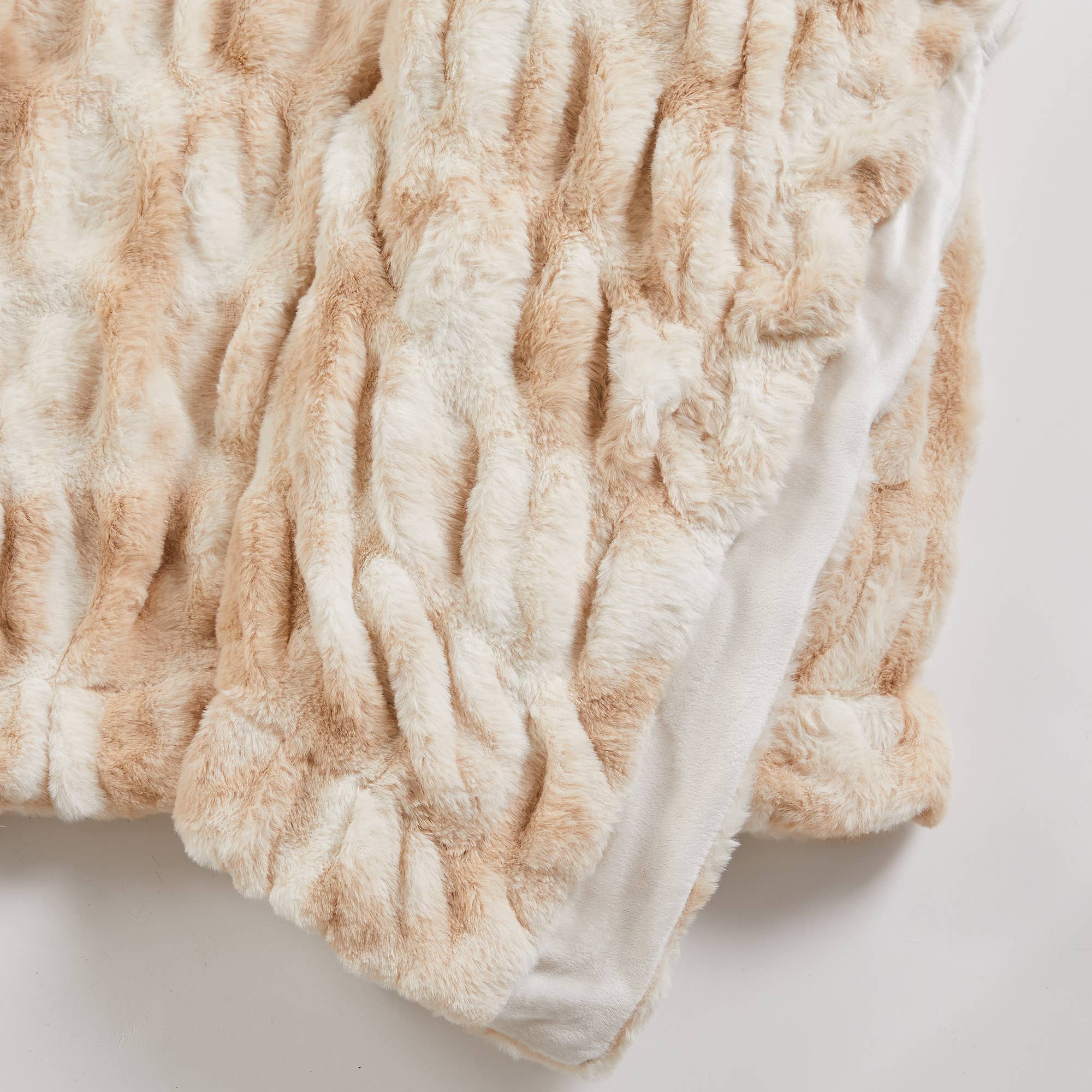 BH Collective - Wholesale Throw Blanket - Throw Blanket - Ruched Faux Fur - Alondra Collection11