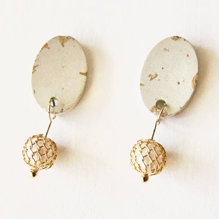 Boucles d'oreilles en béton Ballet Dream, type I, grises pour la vente par Doty Chou Objects