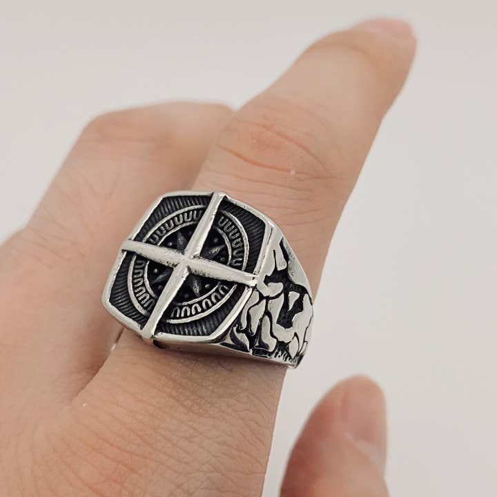Mio Queena – Großhandel Cocktail-/Statement-Ring – Herren-Ringe aus Edelstahl im Retro-Stil im Kompass-Stil