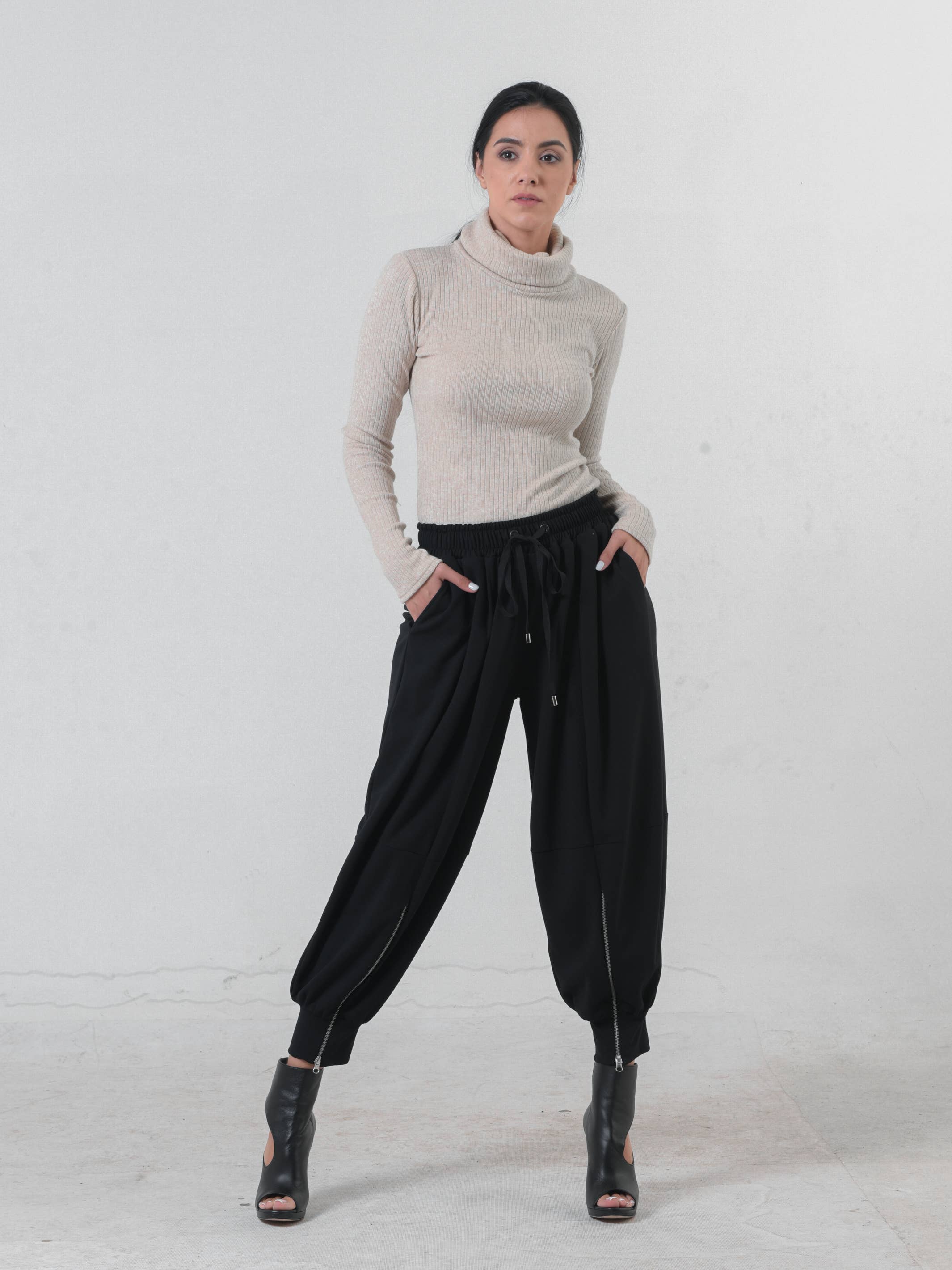 Preto Calças Harems Extravagantes para venda a revendedores na Faire5