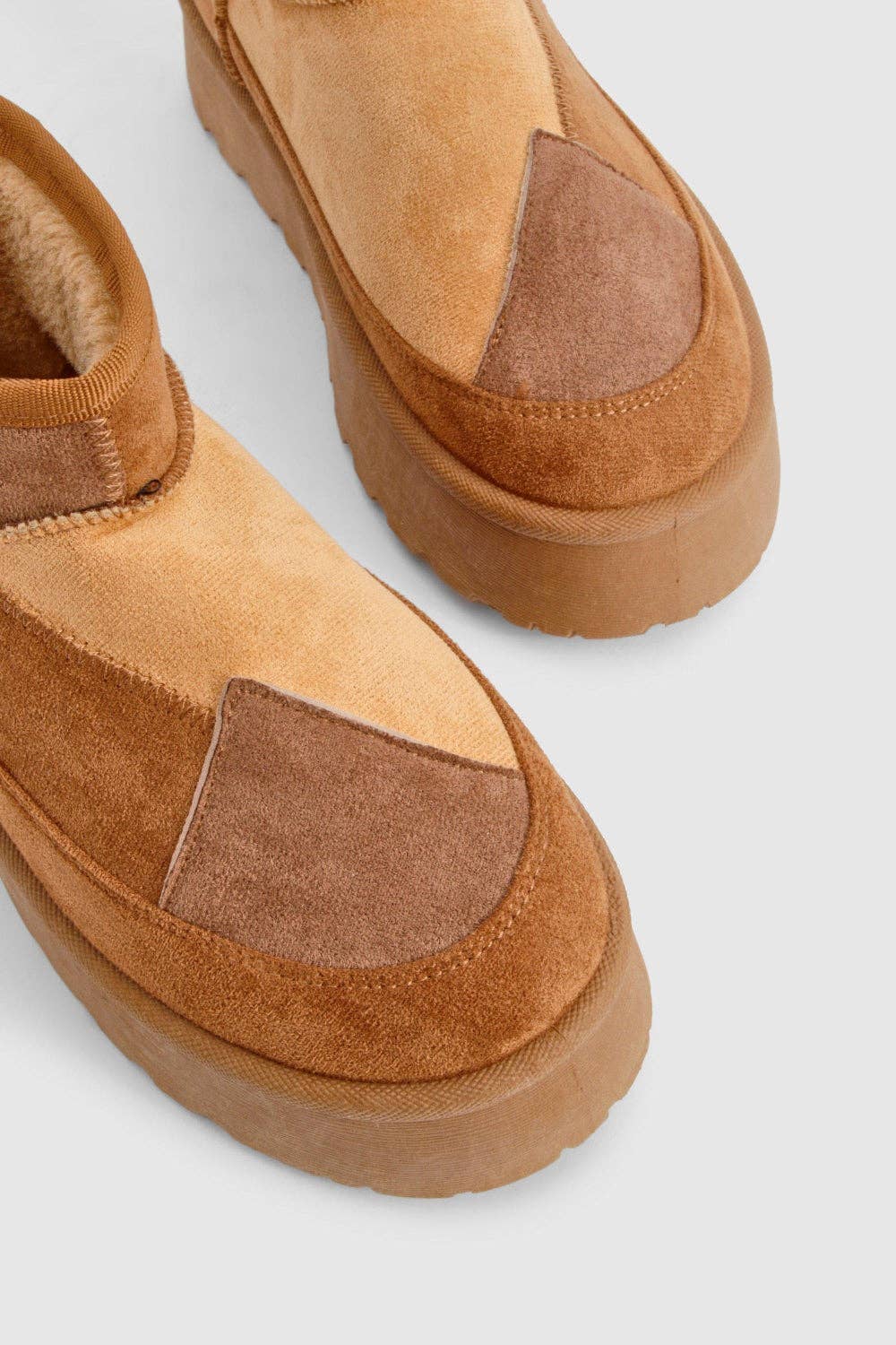 MEZCLA DE CASTAÑAS BOTÍN CÓMODO CON FORRO DE PIEL CON PLATAFORMA DE RETAZOS de venta al por mayor en Faire4