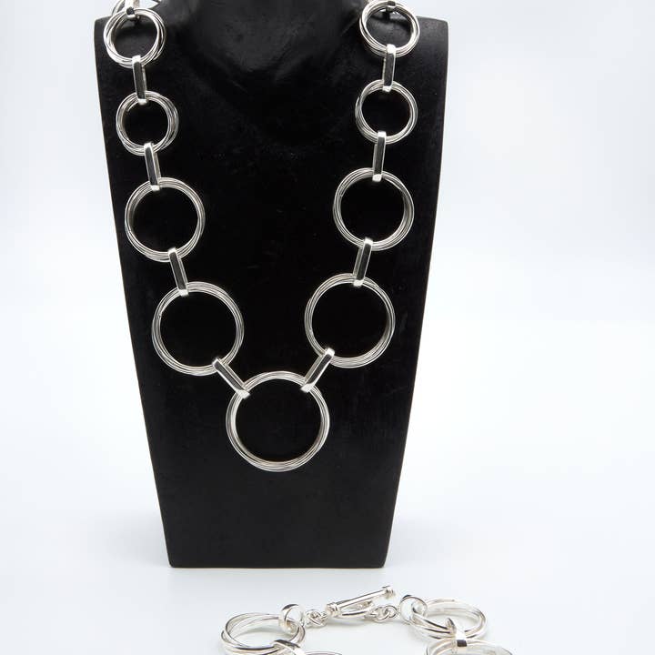 Graduated Interlinked Circle Sterling Silver Necklace for wholesale by Renata Rubio 92.5
