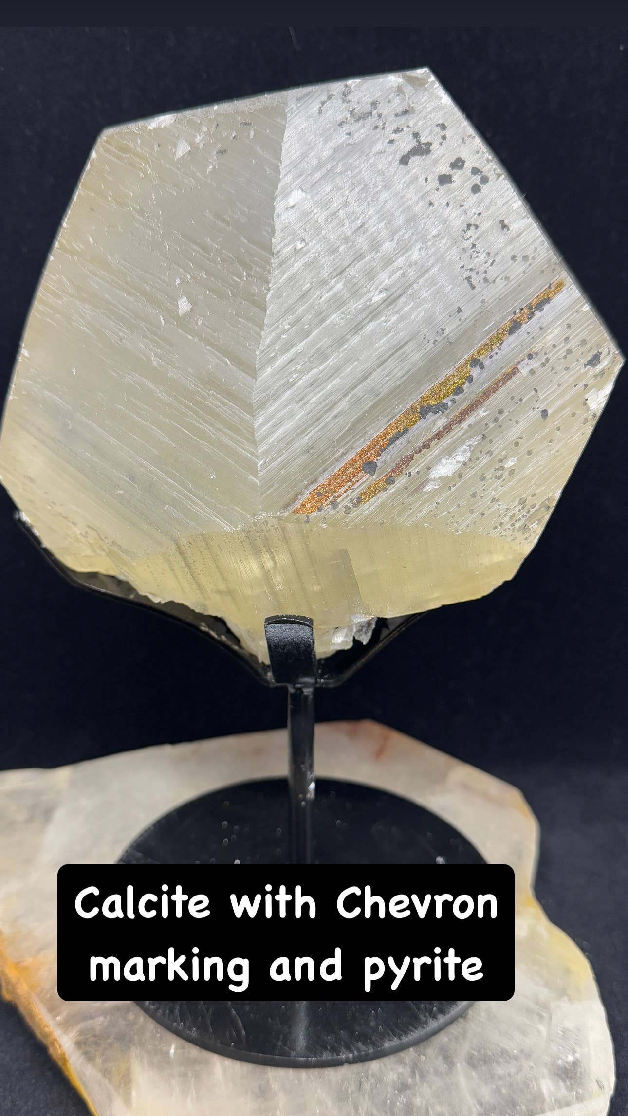 The 7 Directions - Wholesale Spiritual Stone/Crystal - UV reactive calcite free form w/ chalcopyrite F23E2