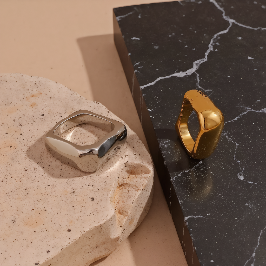 Revelari - Vendita all'ingrosso Anelli cocktail/statement - Anello a fascia quadrata in acciaio inossidabile.2