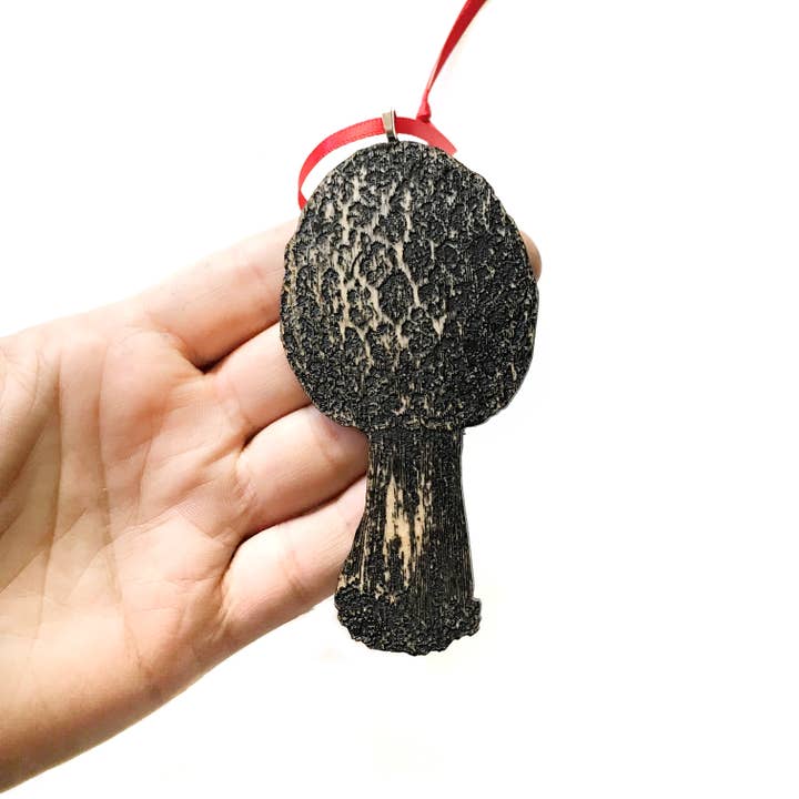 Ornement de morilles - Image de la nature antique - Bois de bouleau pour la vente par Toad Hill Farm