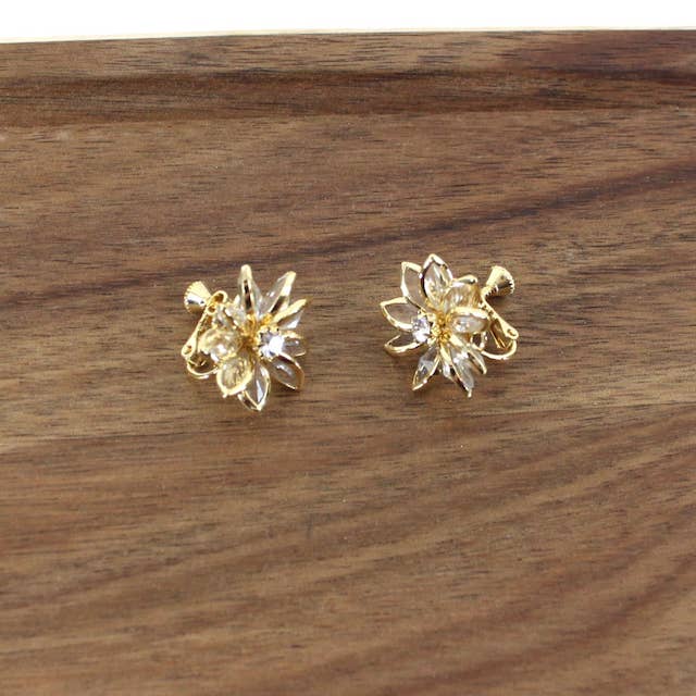 Pretty Persuasions - Wholesale Clip-On Earrings - E24065B Flower Clip-On Earrings