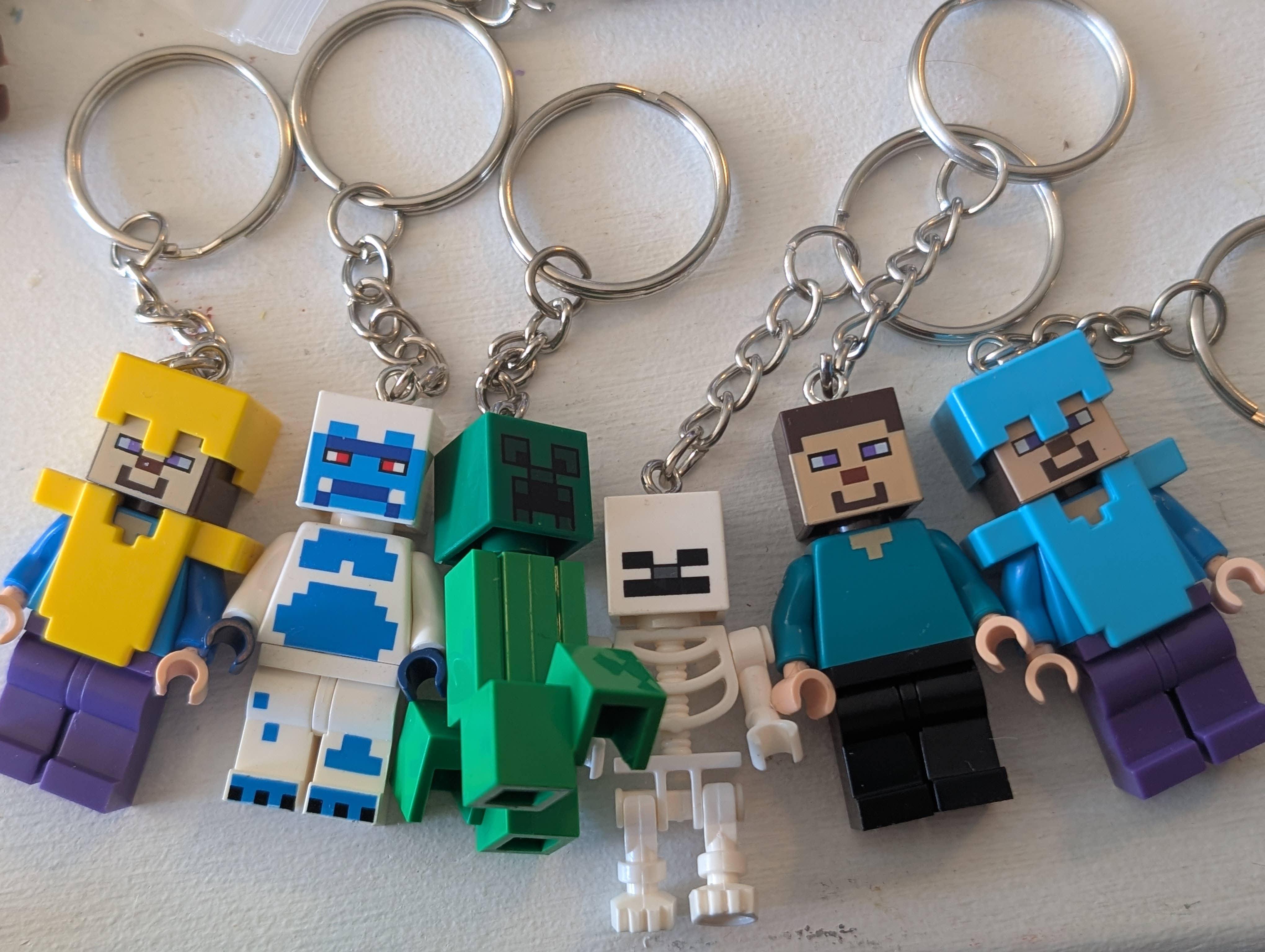 Con-Quest Crafts - Wholesale Keychain - Unisex - Video Game Character Mini-Figure Keychains16
