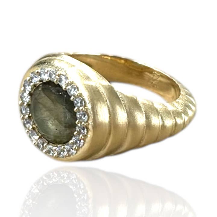 Bague en labradorite pavot doré festonné pour la vente par TAT2 DESIGNS
