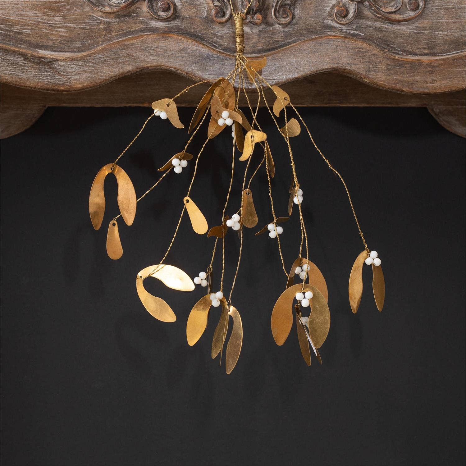 Audrey's Home & Gift – wholesale Christmas decoration – Gold Mistletoe Swag (Pk/06)1