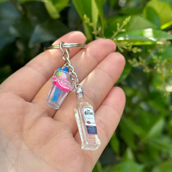 Arcfo Jewelry - Wholesale Keychain - Unisex - Mini J. Cuervo Tequila with Cocktail Cup Keychain1