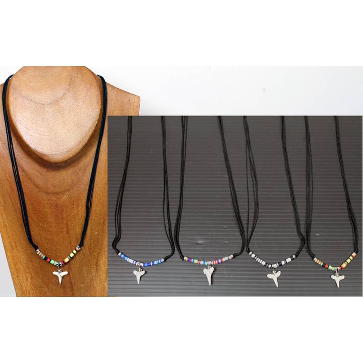 Collar de Diente de Tiburón y Cuentas Multicolores en Múltiples Cuerdas para venta al por mayor de Western Counties Wholesale