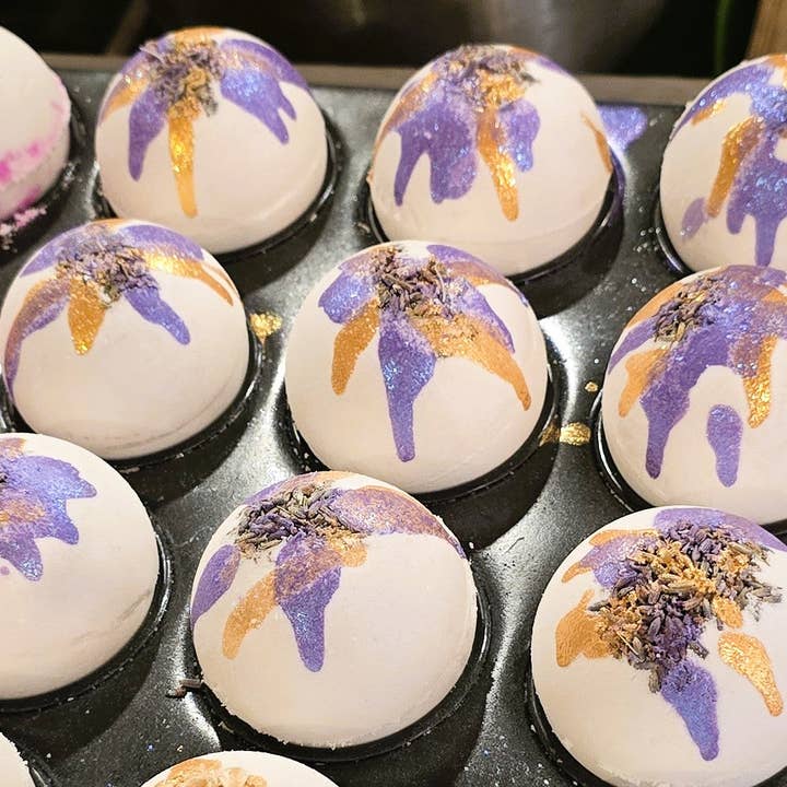 Bombe de Bain CHAMPS DE LAVANDE pour la vente par Eileen's Essentials, llc