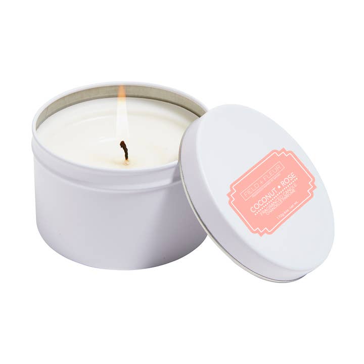 Bougie à la noix de coco et à la rose dans une boîte blanche de 170g. Ctn.6 pour la vente par Hillhouse Naturals/Field+Fleur