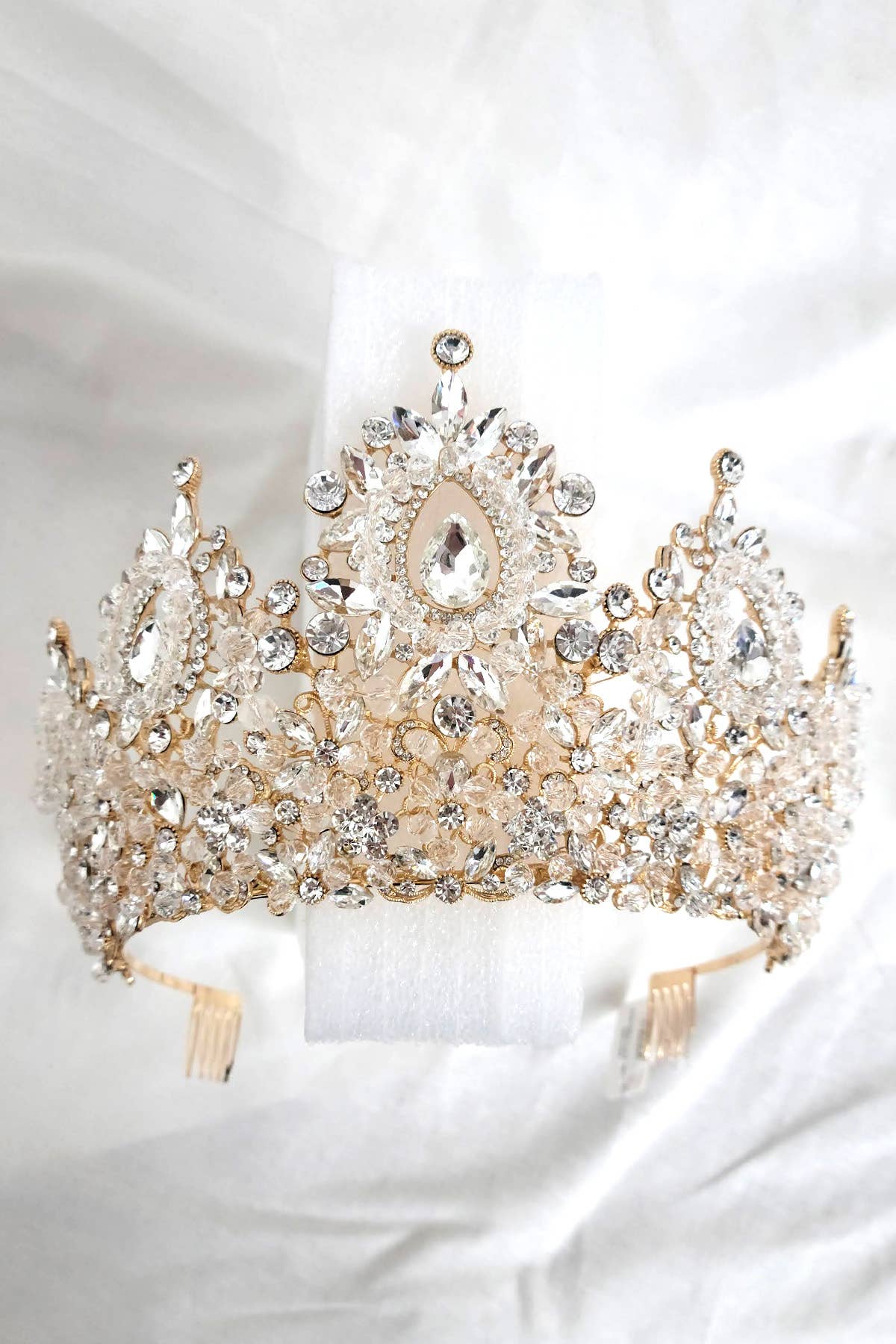 Chicas - Wholesale Tiara - Women's - Metal tiara with crystal balls and jewel rhinestones HT96222