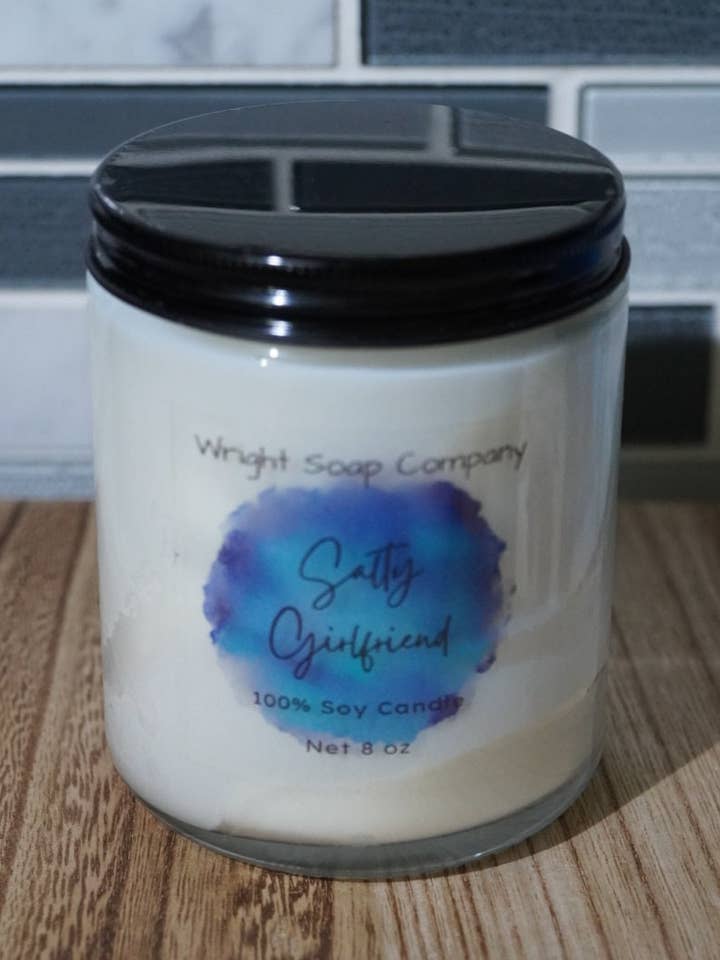 Salty Girlfriend Stearinlys, 100% Sojavoks, Håndhældt for engroshandel hos Wright Soap Company