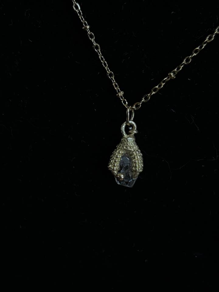 Klo-halskæde for engroshandel hos Bare Bones Jewelry London