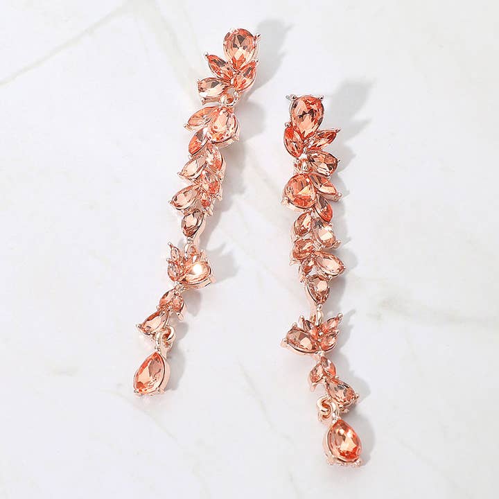 Orecchini pendenti da sera con grappolo di pietre a goccia e marquise. per la vendita all'ingrosso da parte di Sensibling Corp.